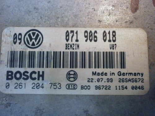 Riadiaca jednotka motora VW Golf IV 2.3 V5 0261204753