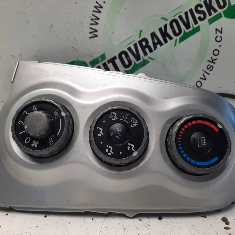 Ovládač kúrenia Toyota Yaris