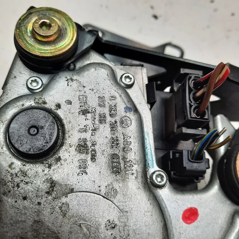 Motorček stierača zadný BMW 3 E46 combi 0390201559