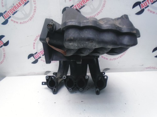 Sacie potrubie Audi A3 1.6 06A133205C