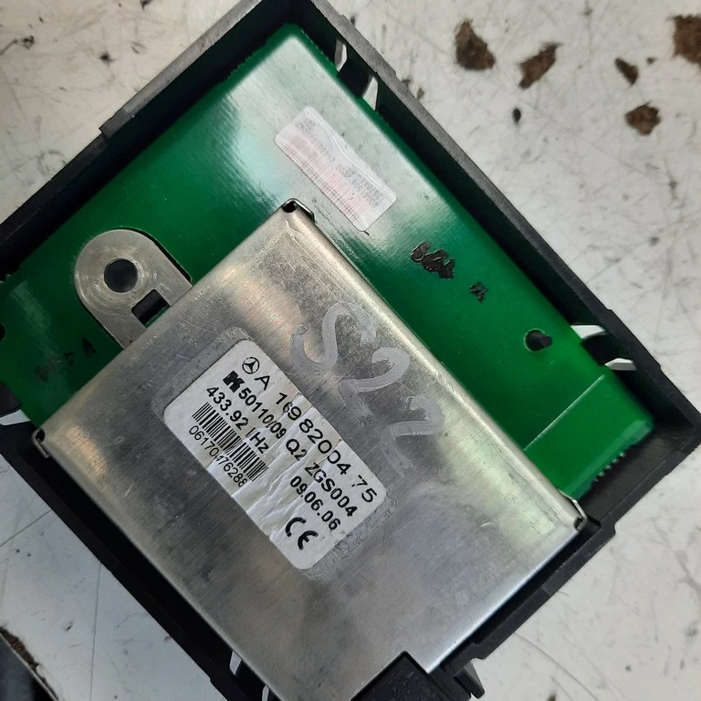 Riadiaca jednotka zosilňovač antény Mercedes A W169 A1698200475