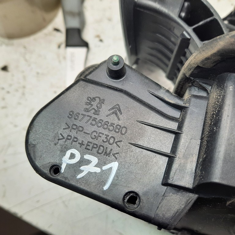 Dvierka nádrže Peugeot 301 9677566580