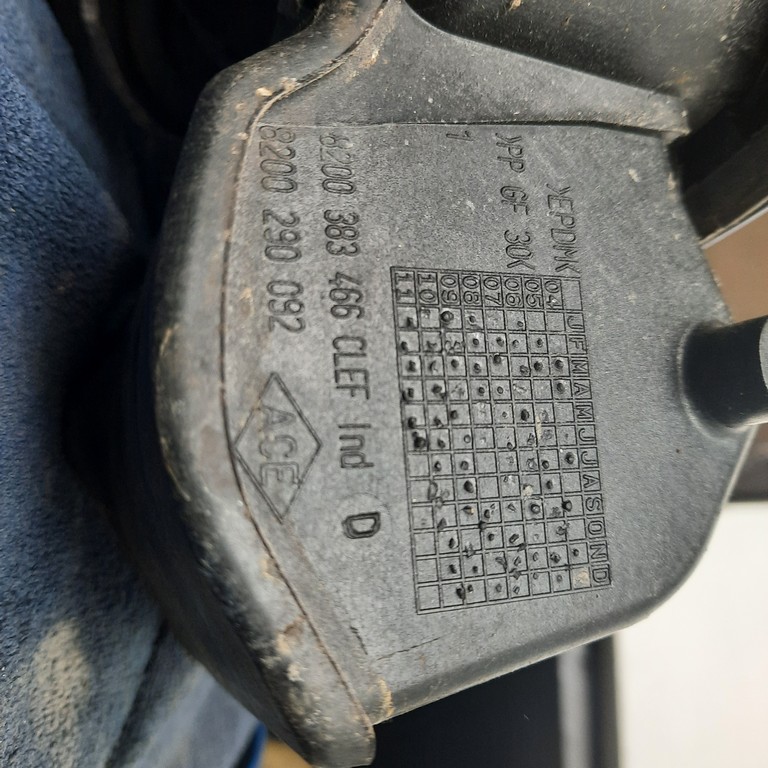 Dvierka nádrže Renault Clio III HB 8200383466 8200290092