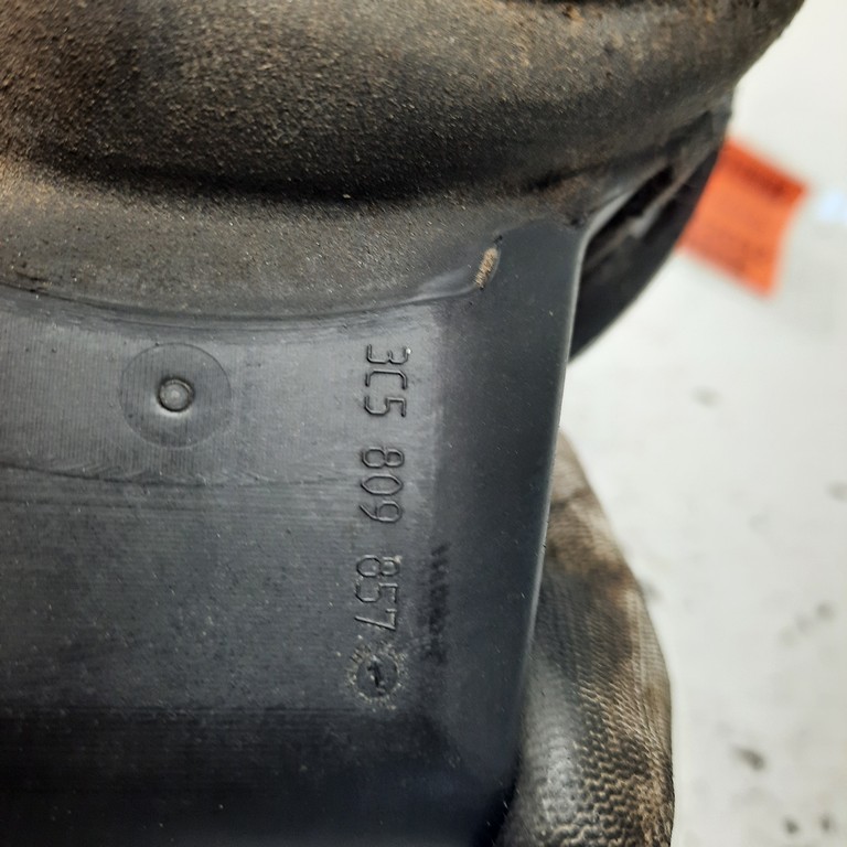 Dvierka nádrže Volkswagen Passat B6 sedan 3C5809857