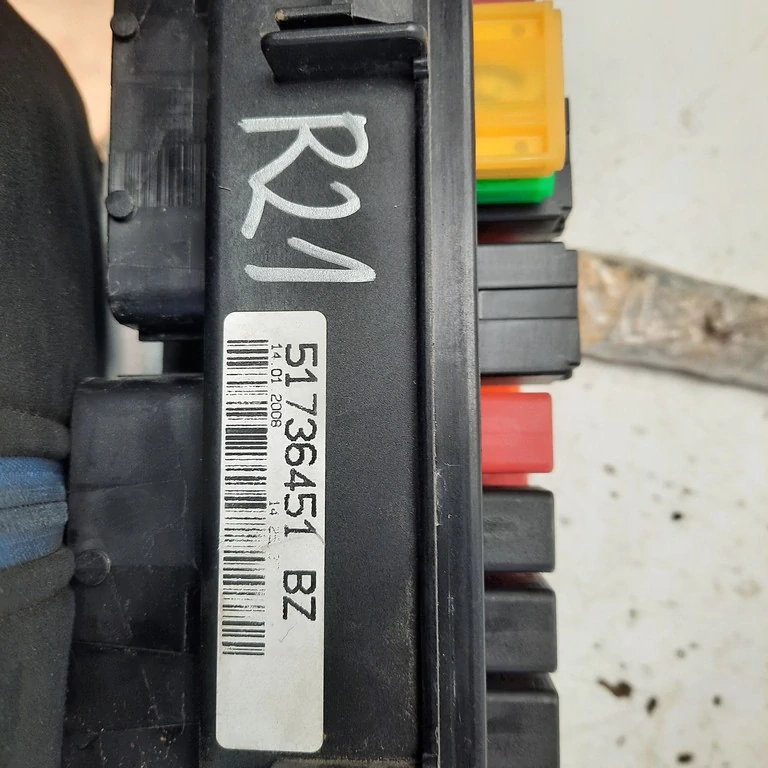 Poistková skrinka Fiat Grande Punto 51736451