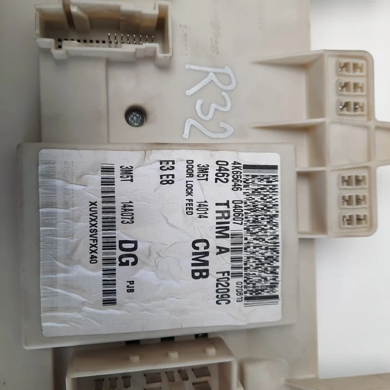 Poistková skrinka Ford C-Max MK1 3M5T14A073DG