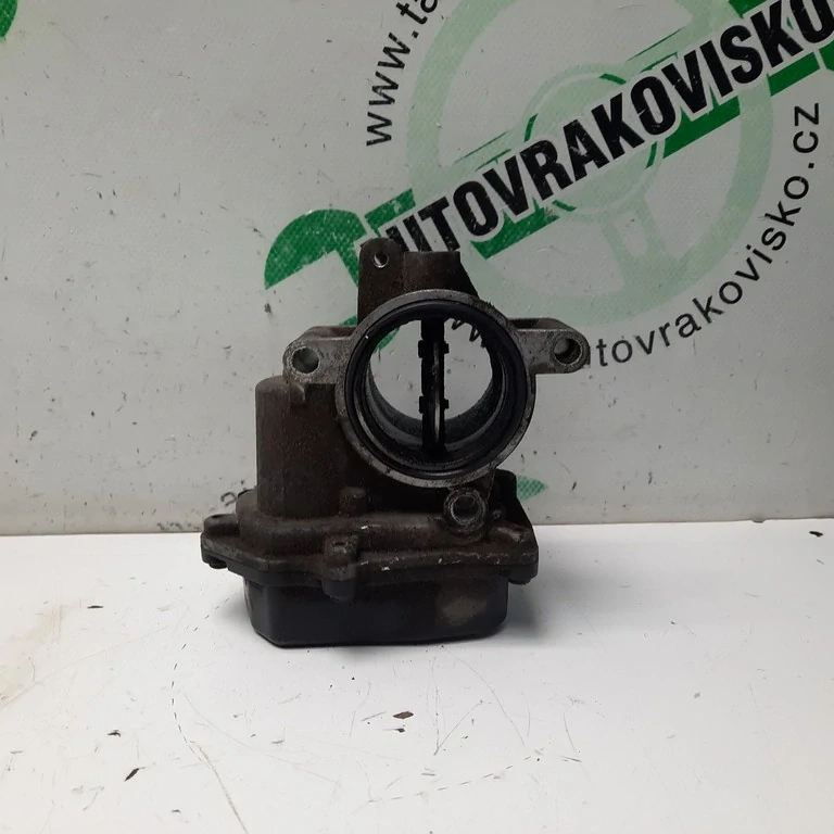 Škrtiaca klapka Volkswagen Passat B7 1.6 TDI 03L128063AD