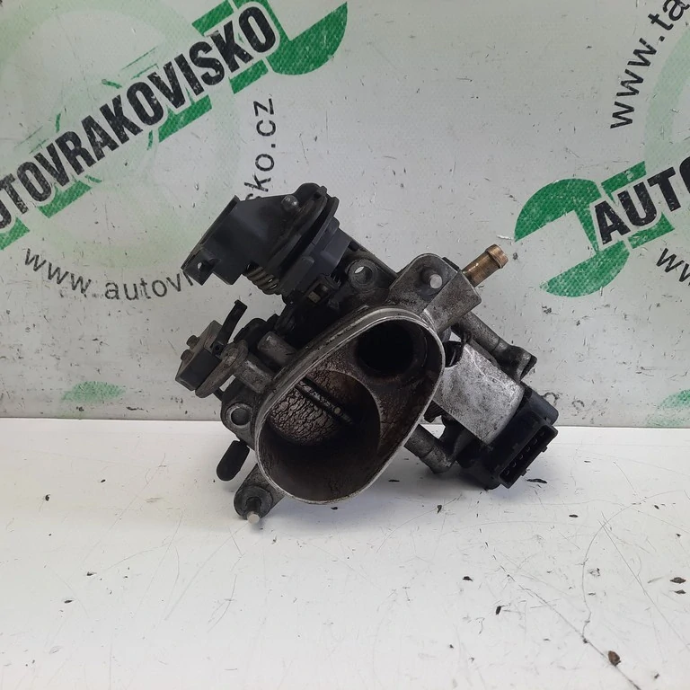 Škrtiaca klapka Audi 100 2.6i 083078063L