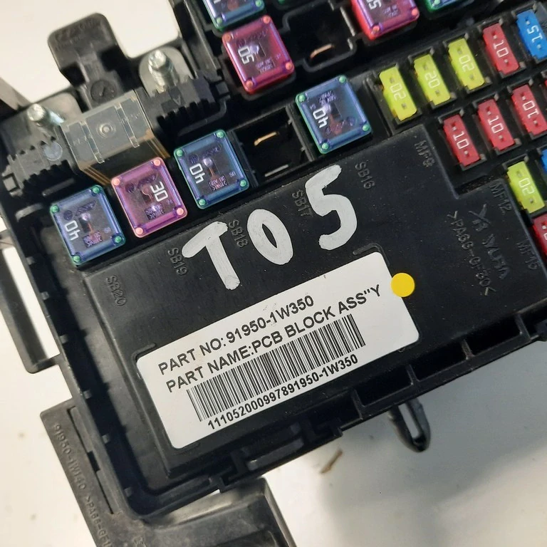 Poistková skrinka Kia Rio IV 91950-1W350