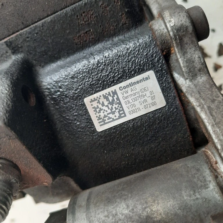 Vstrekovacie čerpadlo Volkswagen Passat B7 1.6 TDI 03L130755H