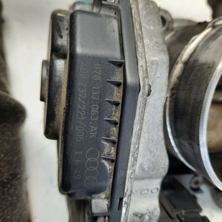 Škrtiaca klapka Volkswagen Passat B5 2.8 078133063AK