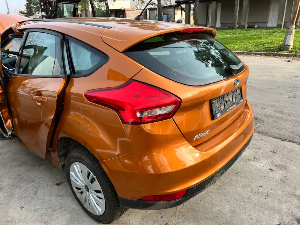 Ford Focus mk3 lift HB 1.6i