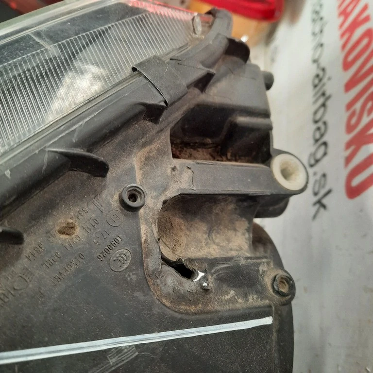 Predné svetlo pravé Škoda Octavia III 030127228400