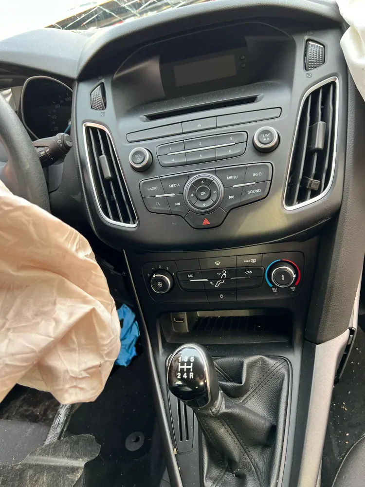 Ford Focus mk3 lift HB 1.6i