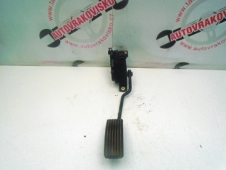 Akceleračný pedál Mitsubishi Carisma M865642