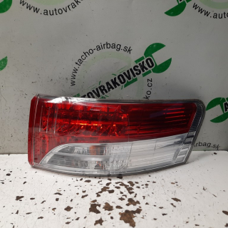 Zadné svetlo Toyota Avensis T27 combi pravé