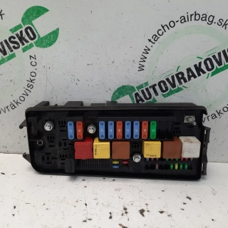 Poistková skrinka Opel Vectra C 13205800