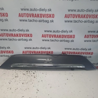 Lišta nad ŠPZ Mitsubishi Outlander