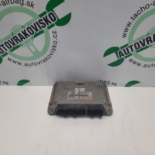 Riadiaca jednotka motora Volkswagen Golf IV 2.0 0261206322
